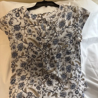 Liz Claiborne Women’s Petite Small Ivory Floral Shirt Blouse W/ Short Sleeves - Image 1 of 4