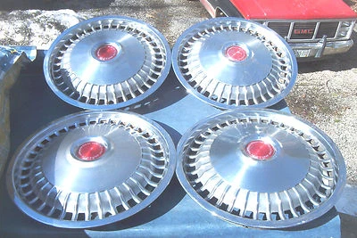 Juego de 4 cubiertas de rueda OE de 14 pulgadas, estilo 36 ranuras, 71-72 Pontiac Tempest, Lemans, GTO Foto 1 de 4