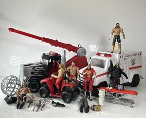 WWE Action Figure Bundle Accessories Truck & Ambulance USED - Imagen 1 de 24