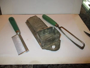 Vintage 2 Green Handle Kitchen Utensils & 1 Spice Grater - Picture 1 of 4