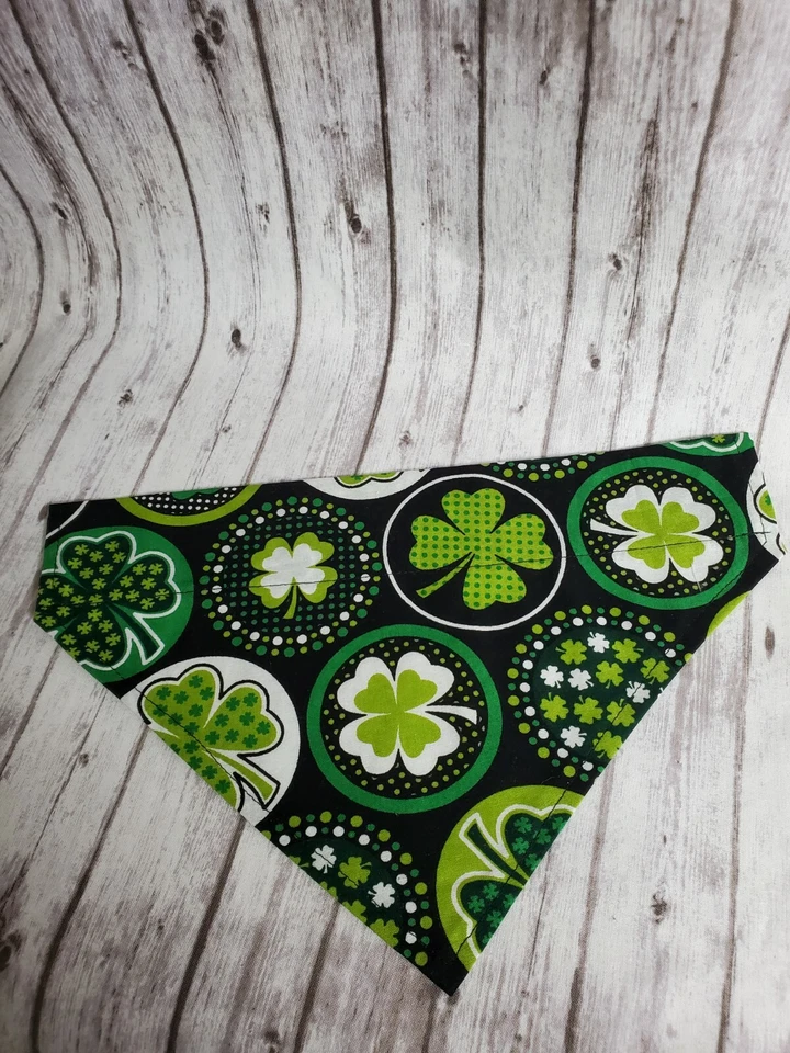 СОБАКА БАНДАНА НАД ВОРОТНИКОМ ЗЕЛЕНЫЙ ТРИЛИСТНИКИ КУПИТЬ 5 ПОЛУЧИТЕ 1 БЕСПЛАТНО - Изображение 1 из 1