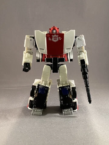 Transformers Siege Deluxe Class Red Alert Cover