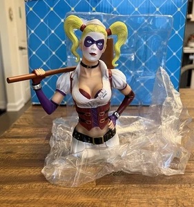 Arkham Asylum Harley Quinn PX Exclusive Bust Bank: NEU - Bild 1 von 9