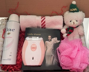 Damen Weihnachten Verwöhnkorb Geschenkset mit Taube, Rasierer & Bär - Bild 1 von 1