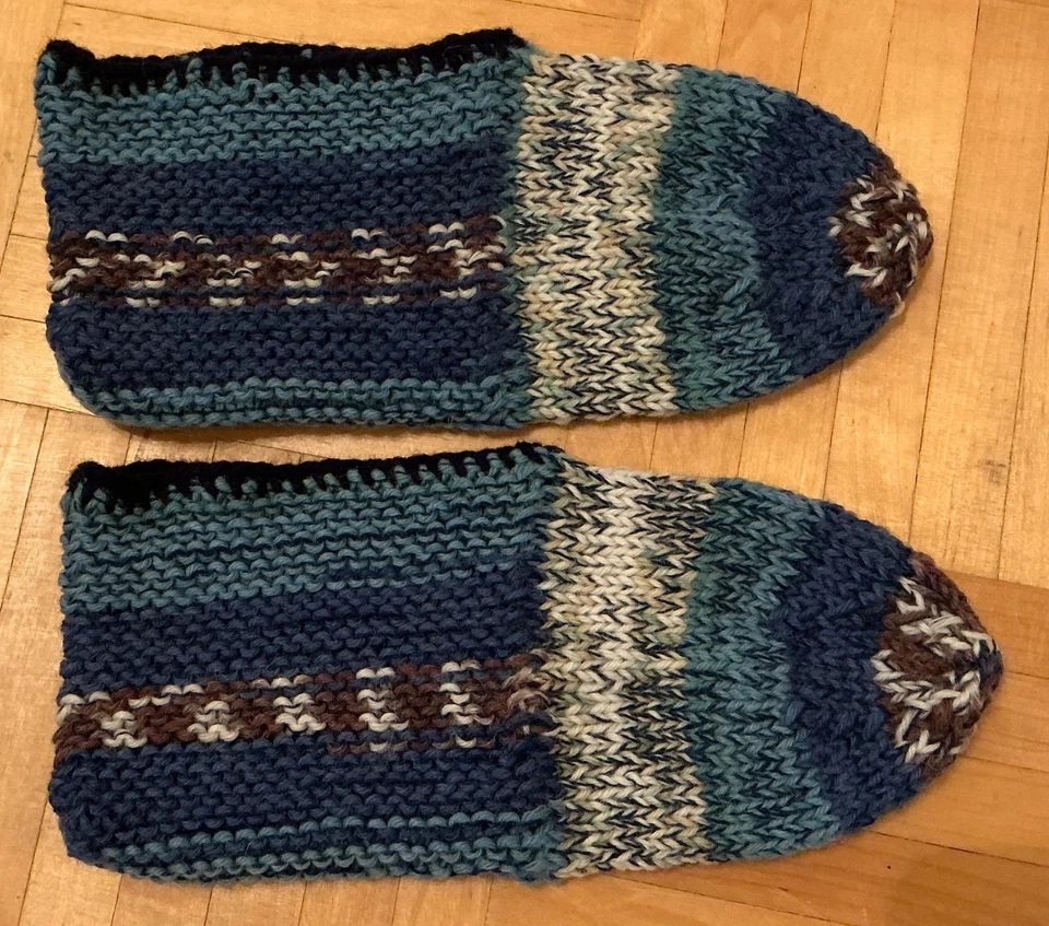 40-41 Hausschuhe Puschen dicke warme Sofasocken Bettsocken Socken handgestrickt - Bild 1 von 1