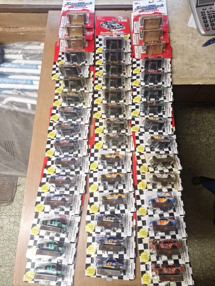 Edición 1995 Racing Champions NASCAR Escala 1:64 Diecast Stock Car Lote De 45 NUEVO Foto 1 de 4