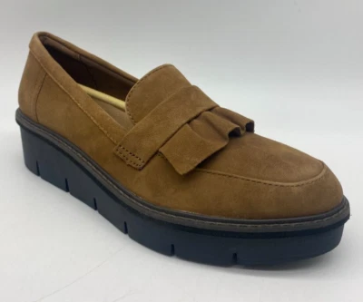 Mocasines Clarks Airabella marrón tostado de gamuza para mujer talla 9,5 N con volantes estrechos Foto 1 de 4