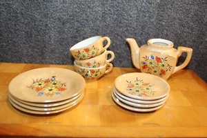 Vintage Gold Lustreware Child's China Tea Set Made in Japan 12 Pieces Flowers - Picture 1 of 3