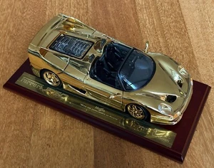 FERRARI F50 SPIDER (1995) - MAISTO - SCALA 1/18 - VERSIONE ESCLUSIVA GOLD PLATED - Foto 1 di 22