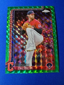 2025 Topps Chrome Shane Bieber #13 Green Geometric Refractor /99 Guardians - Bild 1 von 2