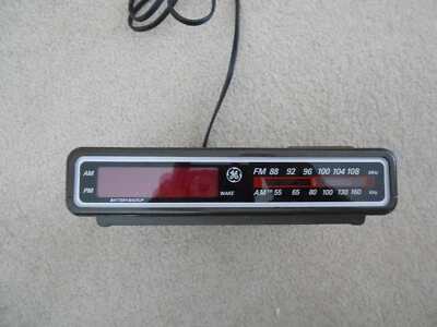 GE General Electric Digital Alarm Clock Radio Woodgrain 7-4612A TESTED Works VTG - Image 1 of 4