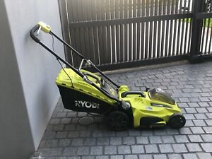 Ryobi 36V Cordless Lawn Mower RLM36B40H with Grass Catcher
