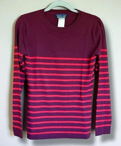 Suéter Patagonia Lana Merino Cuello Redondo Mujer Mediano Ciruela Con Rayas Rosa - Imagen 1 de 6