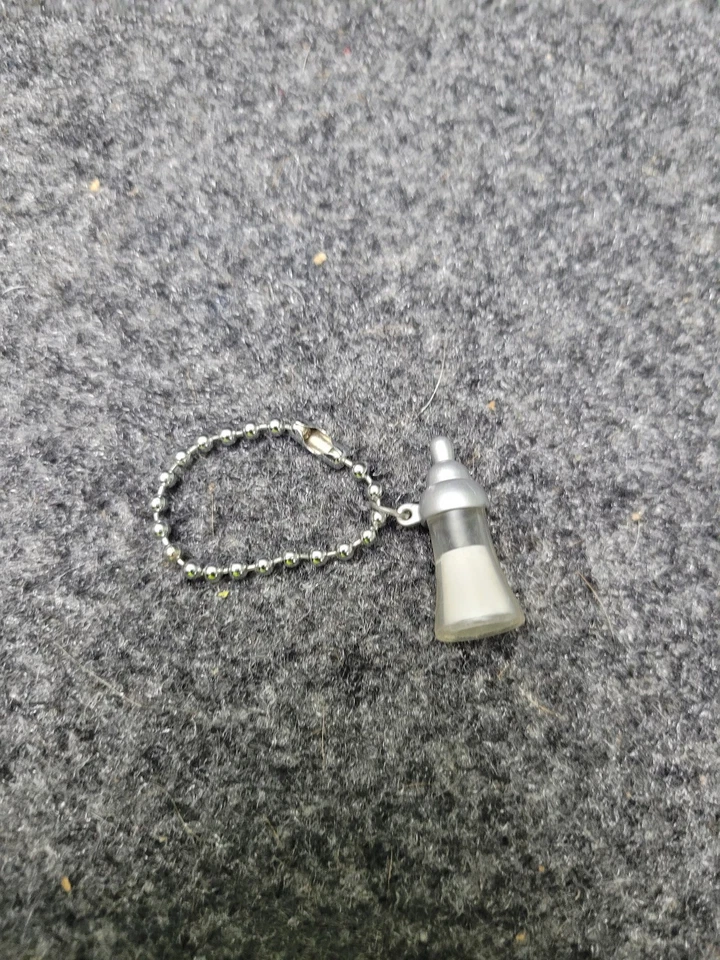 Vintage Bratz Babyz Doll Milk Baby Bottle Accessory Mini Drink Short Chain - Изображение 1 из 4
