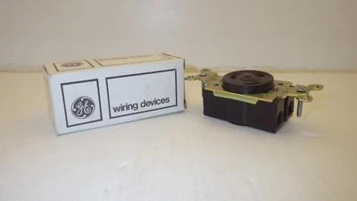 GENERAL ELECTRIC GL-3330 SINGLE LOCK RECEPTACLE 3 POLE 3 WIRE 30A 125/250V NIB - Изображение 1 из 4