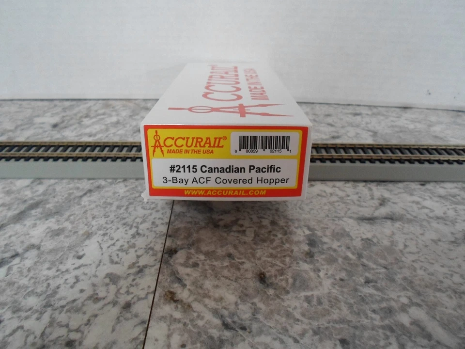 Accurail #2115 Canadian Pacific 3 bay covered hopper - Image 1 of 3
