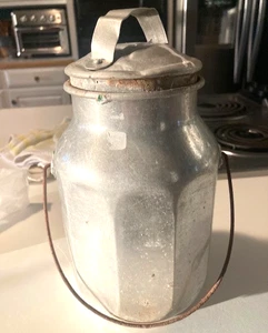 DECANTER VINTAGE IN ALLUMINIO,VASO-"ALLUMINIO PURO GARANTITO"-MANICO,COPERCHIO-CAMPEGGIO? - Foto 1 di 4