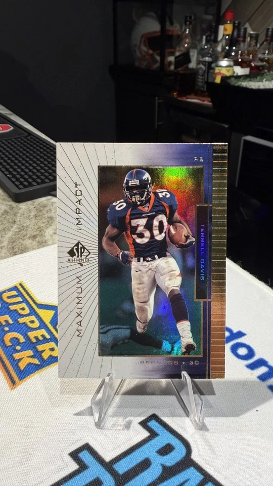 1999 SP Authentic #MI-5 Terrell Davis Maximum Impact Denver Broncos - Image 1 of 2