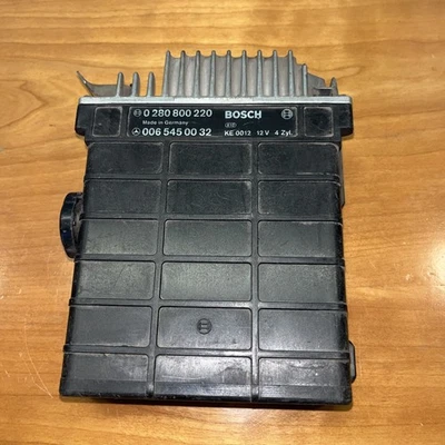0065450032 0280800220 Centralina motore Bosch Mercedes-Benz W201 190 - Immagine 1 di 3