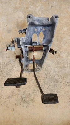 87-91 Ford F-150 - Hydraulic Clutch and Brake PEDALS pedal Assembly F250 F350 - Image 1 of 4