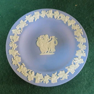 Wedgwood Jasperware Made in England 4.25 inch Blue & White Pin Dish - Estate - Picture 1 of 5