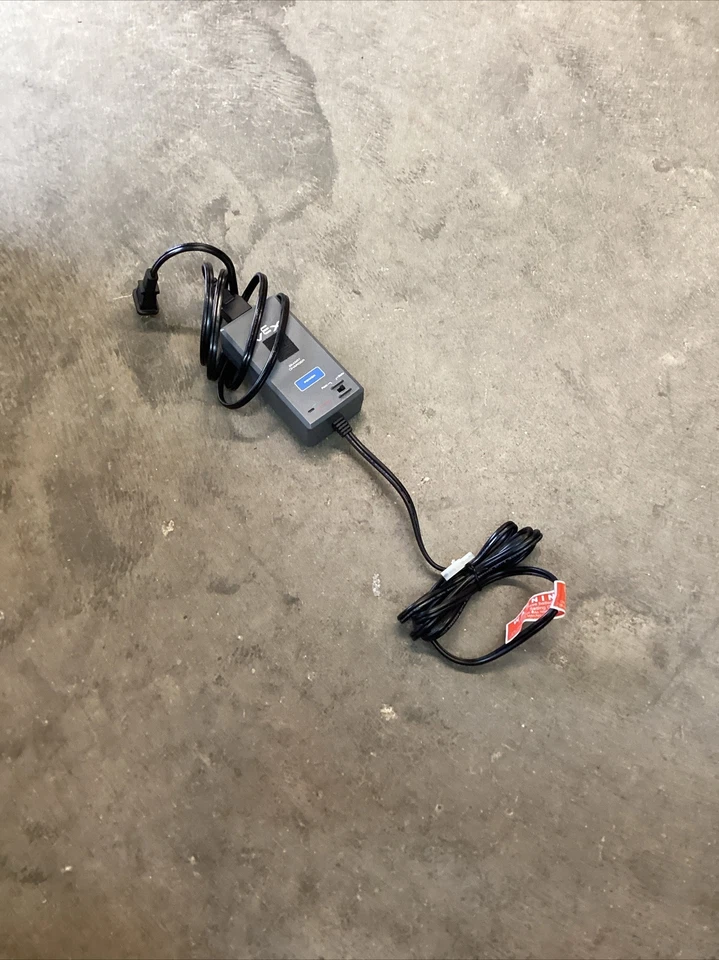 Used Vex robotics smart charger V2 276-2519 - Image 1 of 4