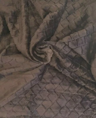 TELAS SHANNON-KOZY CUDDLE SÓLIDOS #DR82599-3-DIAMANTE EN RELIEVE-CHOCOLATE- 1 YD Foto 1 de 2