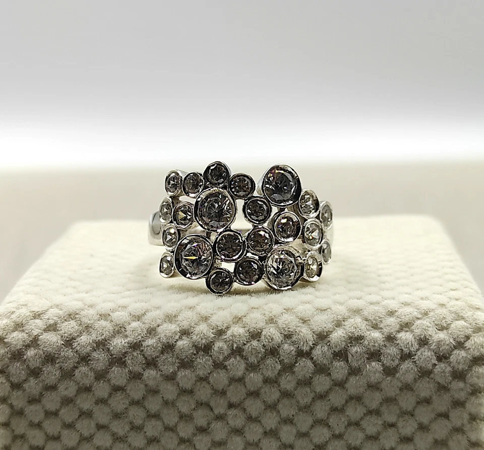 Conjunto de bisel blanco genuino redondo diseño de burbujas de circonita cúbica anillo fino de plata 925 Foto 1 de 4