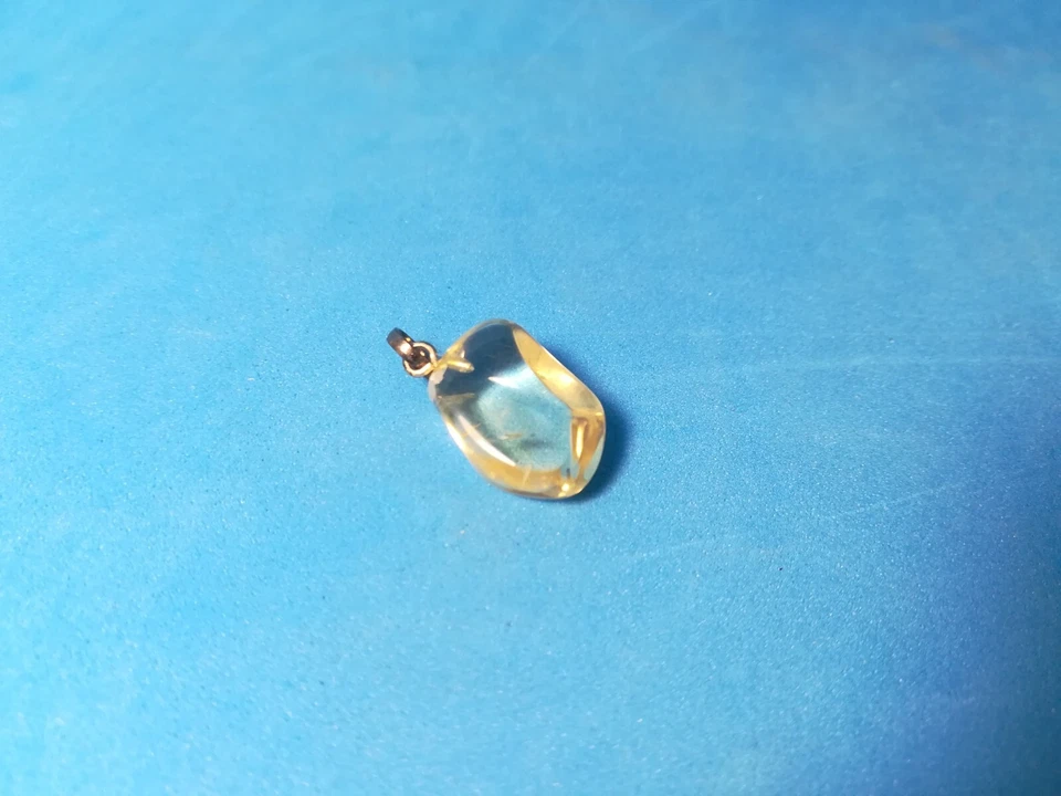 CIONDOLO A PIETRA TRASPARENTE BIGIOTTERIA DA COLLEZIONE - (169) - Immagine 1 di 3