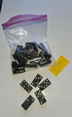 Lote de 24 fichas de dominó de madera de colección para manualidades piezas de repuesto 1, 4, 7, 8 faltan Foto 1 de 4