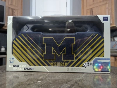 Altavoz inalámbrico University of Michigan Shock Box con espectáculo de luces LED estéreo FM  Foto 1 de 4