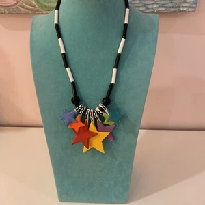 VINTAGE RUBY Z PARROT PEARLS SIGNED CERAMIC MULTI DANGLING STARS NECKLACE 21" - Picture 1 of 15
