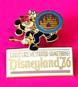 DISNEY 1986 DISNEY LAND MICKEY MOUSE PARECE QUE COMENZAMOS ALGO PIN - Imagen 1 de 1
