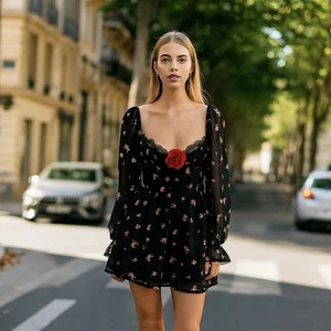 For love and lemons Zaunkönig Blumen bestickt Langarm Kleid - Bild 1 von 10