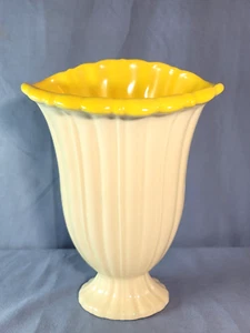Jarrón acanalado amarillo blanco Checoslovaquia 10,25"" de colección hecho a mano RARO - Imagen 1 de 10