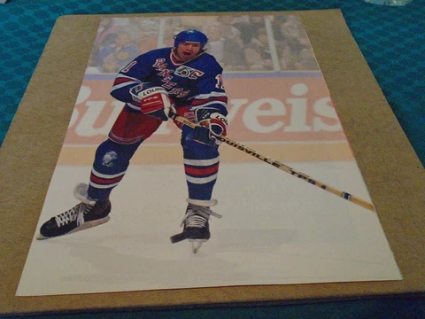 MARK MESSIER POSTER  COLOR 8  BY 11  inches  NEW-YORK RANGERS Cover