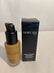Frankie Rose fondotinta opaco perfezione f107,5 tonalità latte 1 oncia/30 ml. Nuovo Con Scatola - Foto 1 di 5