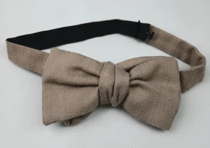 Gucci Men's Beige Silk Cashmere Bow Tie - Picture 1 of 5