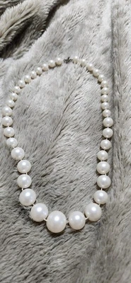 Vintage Graduated Faux Pearl Necklace 16.5 in Classic Elegant Christmas Party - Image 1 of 4