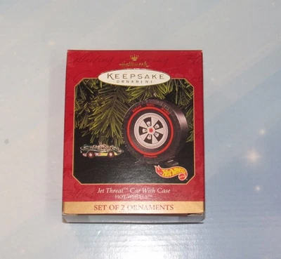 Carro Hot Wheels com estojo de rali ameaça a jato com caixa ornamento Hallmark - Imagem 1 de 4