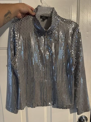 Chaqueta Lisa International para mujer talla Pm plateada ligera. Bonito usado Foto 1 de 4