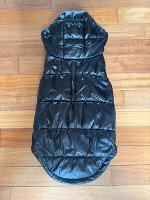 Aritzia The Super Ruff Puff (chaqueta para perro) alto brillo | negro talla MEDIANO Foto 1 de 4