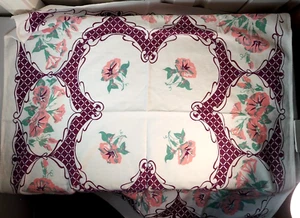Table Cloth Vintage 1950's Pink and Purple with 4 matching Napkins - Picture 1 of 8