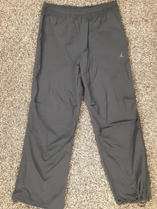 Herren Nike Jordan Essential Woven Hose FV7306-010, Schwarz Medium Windbreaker - Bild 1 von 12