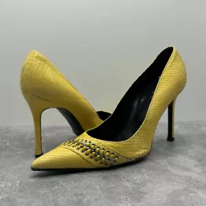 Zapatos de salón Versace clásicos de cuero amarillo con cadena de pitón de colección talla 37 punta alta - Imagen 1 de 16
