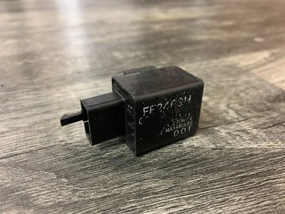 Relé intermitente de señal de giro Yamaha YZFR6 R6 R6S R1 TW200 WR250R FZ1 FZ8 FABRICANTE DE EQUIPOS ORIGINALES Foto 1 de 3