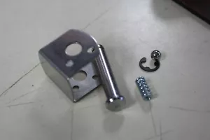 HARLEY SOFTAIL 2008 LATER PASSENGER FOOT PEG PIN SPRING D-SHAPE LOCK CLIPS SET - Foto 1 di 3