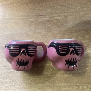 Tazas de café Hyde 16 oz Halloween calaveras rosa juego de 2 tazas de cerámica ligeramente usadas - Imagen 1 de 7