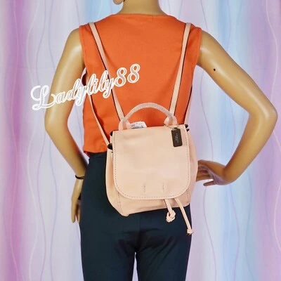 Mochila o Bandolera Derby Coach F59819 Nueva con Etiquetas Cuero Guijarro Rosa Claro $290 Foto 1 de 4