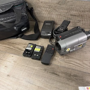 Videocámara Sony Handycam CCD-TRV21 Video8 zoom 24x paquete SteadyShot - Imagen 1 de 10